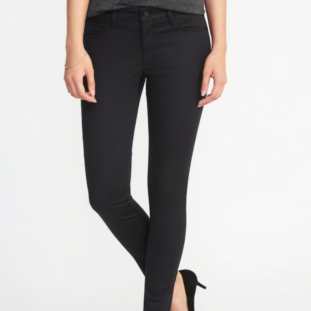 NWT Old Navy Rockstar mid-rise sateen jeans